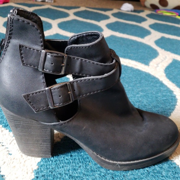 Heel boots - Picture 2 of 3